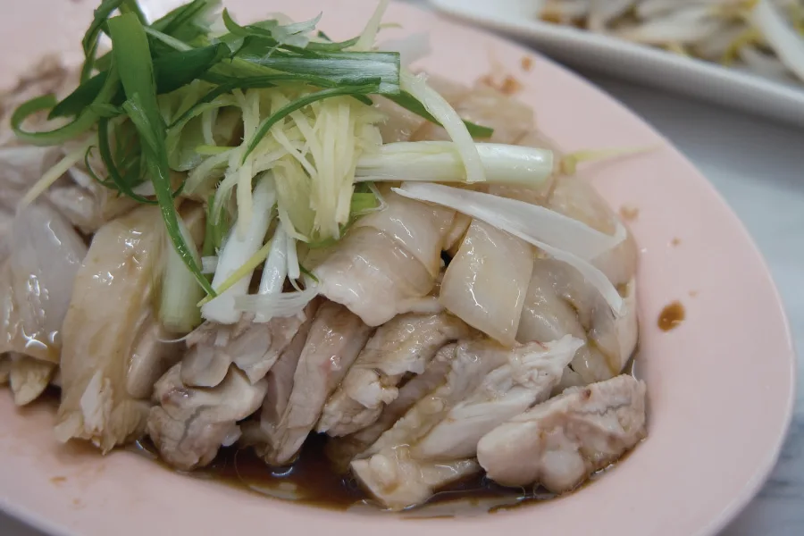 sliced steamed white chicken served on a pink plate